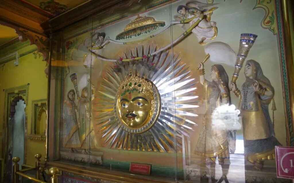 Sun of Gold at City Palace Udaipur is made of gold, which represents strength, power, and royalty of the Mewar dynasty.