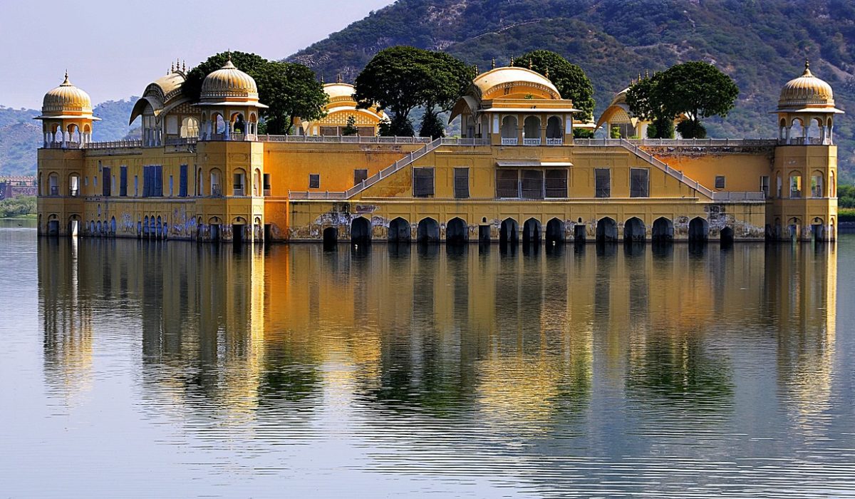 Jal Mahal Palace, Jaipur, in the Center of Water, provides the cool breeze when you stand on the Mansagar Lake.